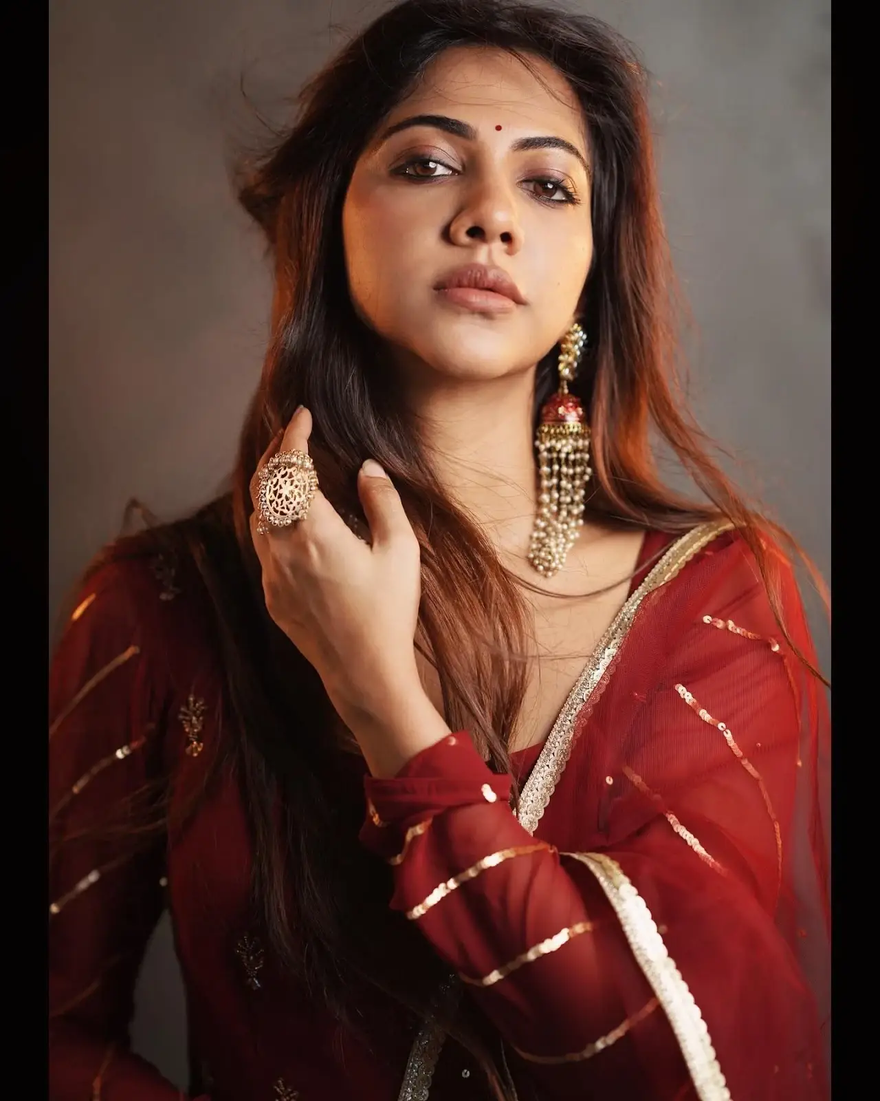 INDIAN GIRL MADONNA SEBASTIAN HOT STILLS IN RED SAREE 4